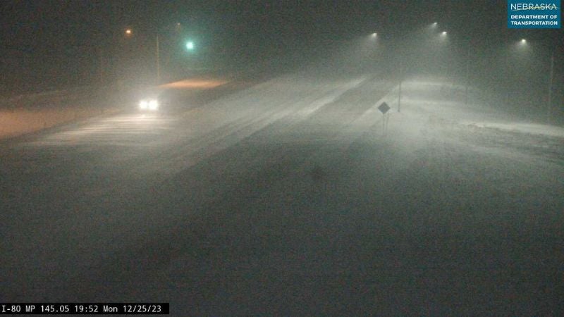 Tormenta invernal con fuertes nevadas impacta en el norte y centro de EEUU