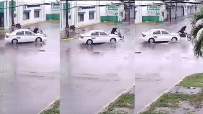 Durante temporal lluvioso captan a taxista arrollar a motociclista en La Ceiba