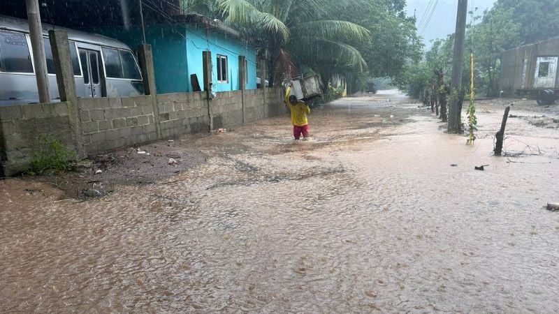 Fuertes lluvias dejan inundaciones en cuatro departamentos del país