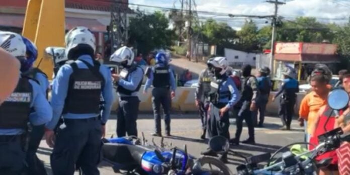 Un asaltante muerto y un herido deja tiroteo frente al mercado Jacaleapa de TGU