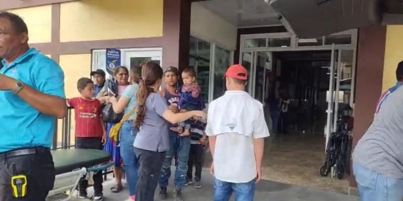 Volcamiento de bus deja al menos 20 heridos en Ojos de Agua, Comayagua