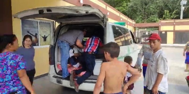 Volcamiento de bus deja al menos 20 heridos en Ojos de Agua, Comayagua