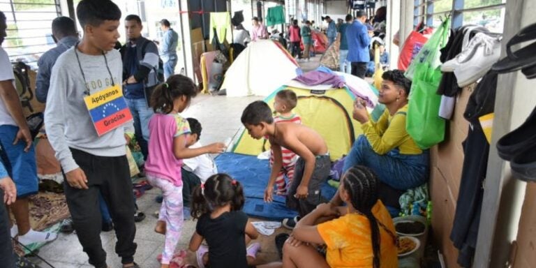 Trasladan a migrantes y cierran casteas del TRANS450