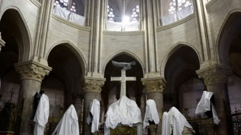 Catedral Notre Dame de París vitrales "del siglo XXI"