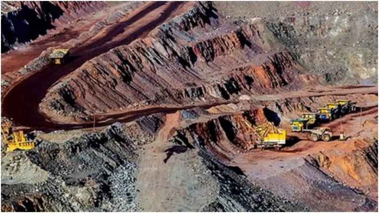 Mueren siete mineros tras derrumbe en mina de oro en Perú