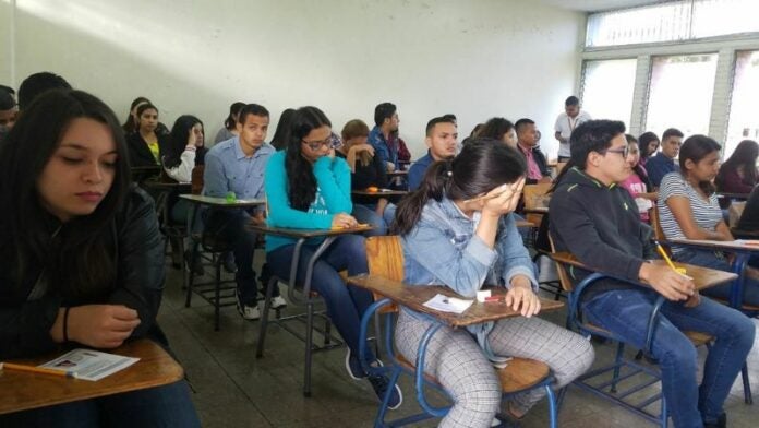 aspirantes examen admisión UPNFM