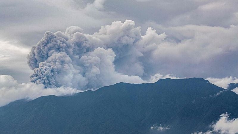 alpinistas muertos volcán Indonesia