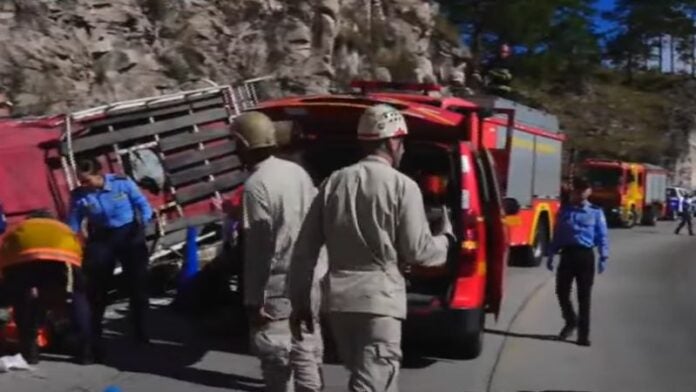 Volcamiento bus deja dos muertos