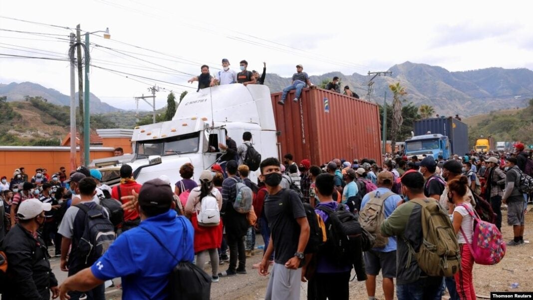 350 mil hondureños emigraron INE