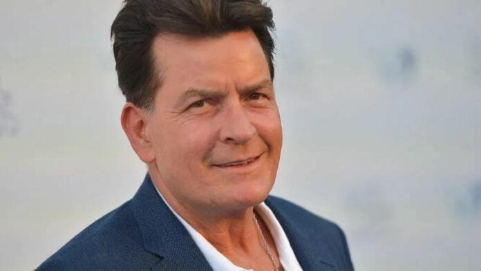 Charlie Charlie Sheen es atacado