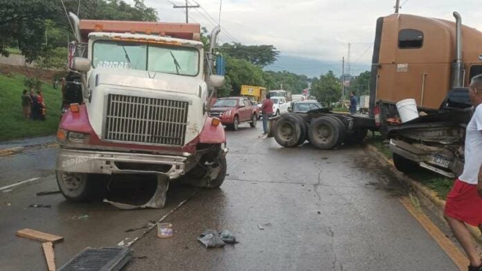 Triple colisión en Chamelecón