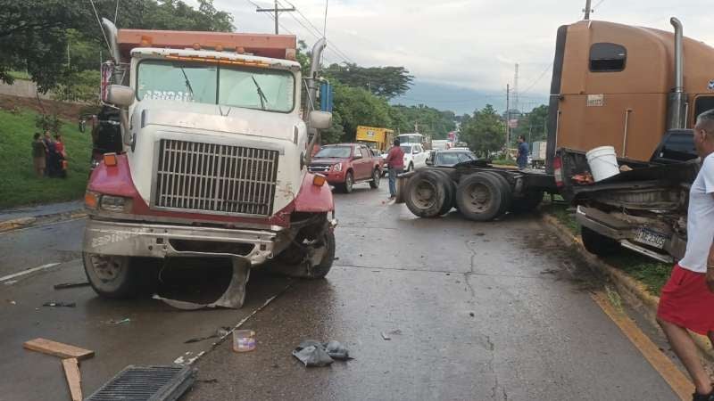 Triple colisión en Chamelecón