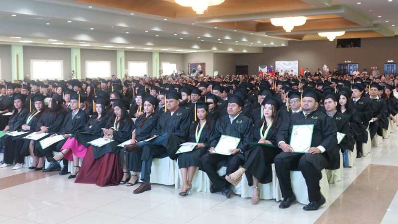 UTH graduación SPS