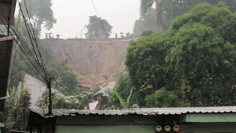 Pobladores aseguran que el derrumbe se dio luego de las fuertes lluvias que se han registrado en Choloma.