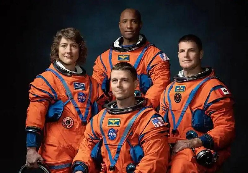Los cuatro astronautas que deben volver a la Luna, entre ellos la primera mujer y el primer afroamericano.