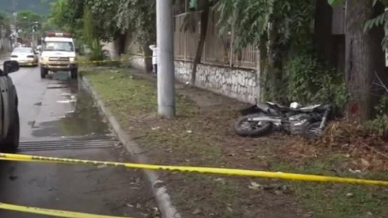 Joven muere tras chocar su motocicleta