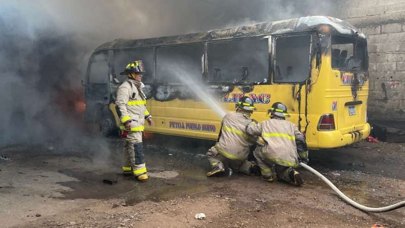 Autobús se incendia en SPS
