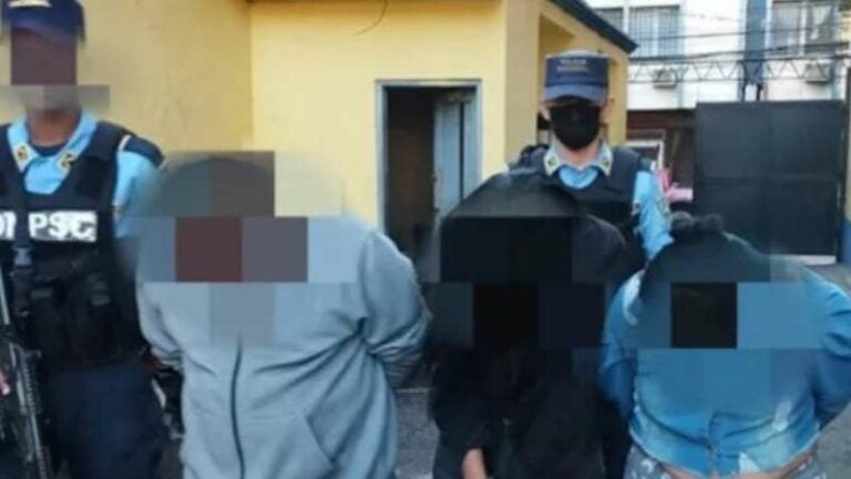 Cárcel a pareja por prostituir menor