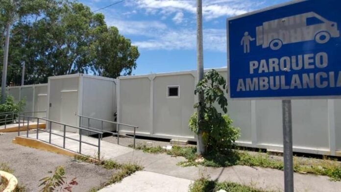 Pacientes en hospital móvil de La Ceiba