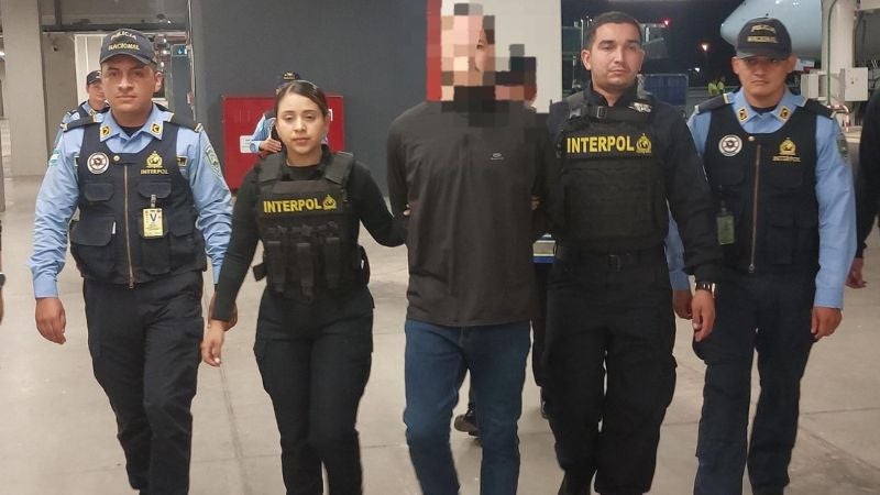 Extraditan España hombre mató esposa