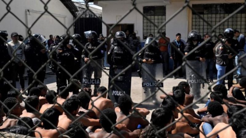 Militares ingresan a peligrosa cárcel de Ecuador por primera vez en gobierno de Noboa,