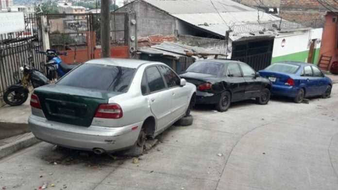 Vehículos chatarra abandonados Honduras