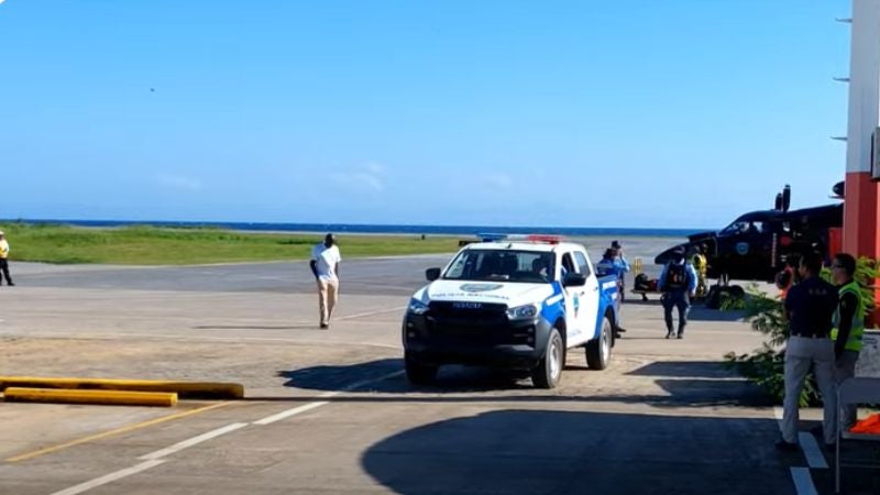 Arriban a Roatán los 3 cadáveres de las jóvenes asesinadas