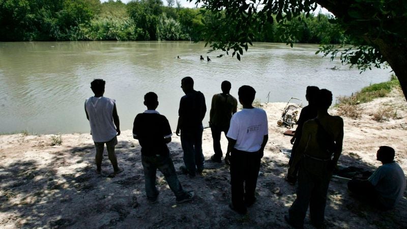 Mueren ahogados tres migrantes en el río Grande intentando entrar a EEUU