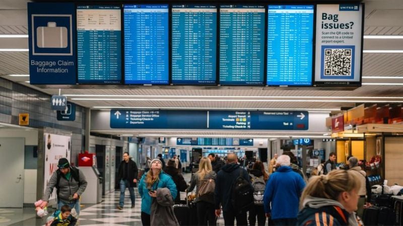 Cancelan miles de vuelos en Estados Unidos por clima invernal
