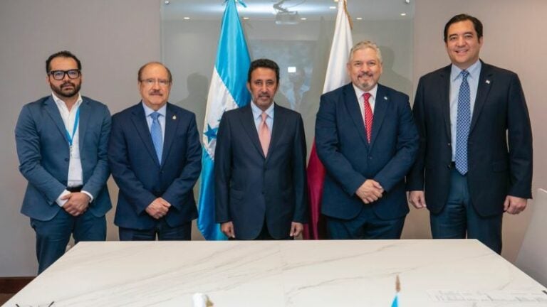 Presentan proyecto del tren interoceánico a jefe de una delegación de Qatar