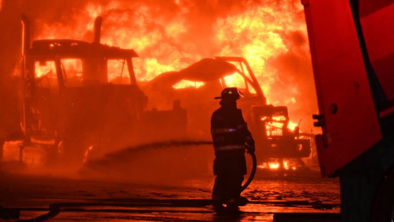 Varios camiones cisterna explotan y se incendian en New Hampshire, EEUU