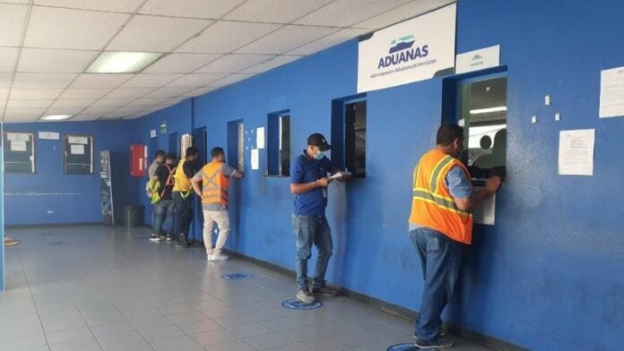 Canaturh denuncia que demoras en aduanas ahuyentan a turistas