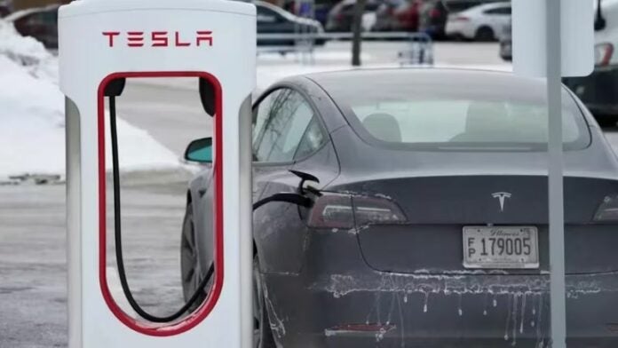 El frío extremo en EEUU paraliza estaciones de recarga Tesla