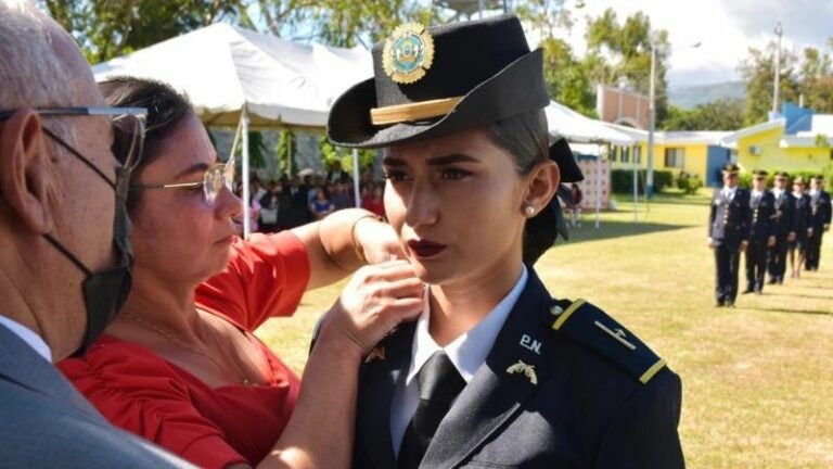 Destacan 27 mujeres entre los asensos de la Policía Nacional