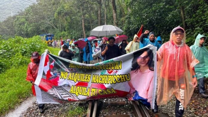 Pobladores levantan protestas en Machu Picchu