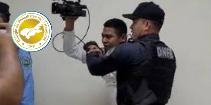 Bajo agresiones a periodistas por parte de policías, inició la audiencia de declaración de imputado contra los siete agentes policiales .