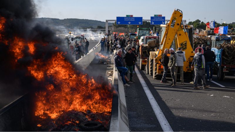 Agricultores bloquean autopistas clave en Francia