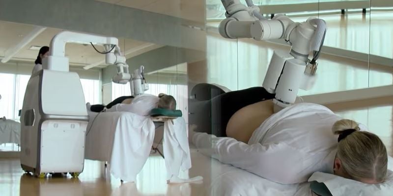 Emma el primer robot con inteligencia artificial que da masajes terapéuticos