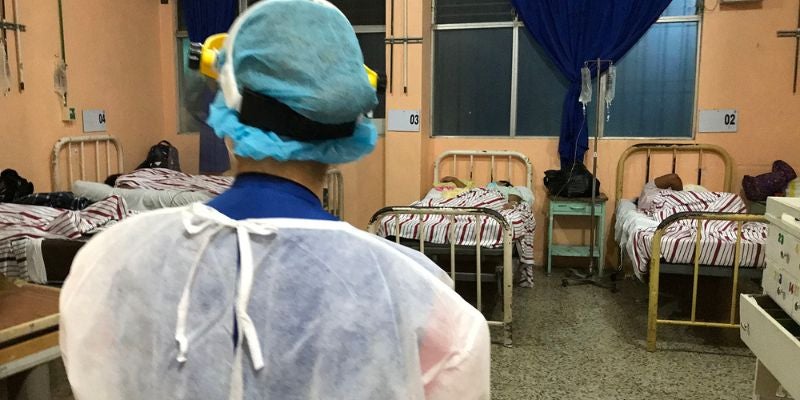 13 ingresos por covid registra Hospital Roberto Suazo Córdova, en La Paz