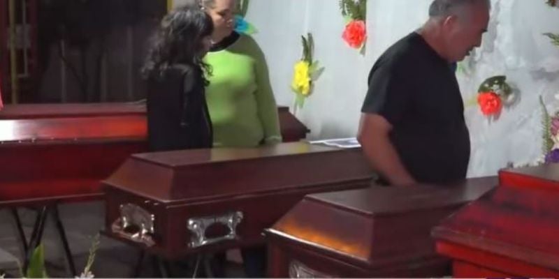 Familiares y amigos velan a las 5 personas que murieron en un incendio en Comayaguela