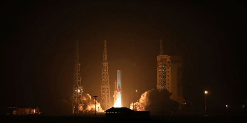 Irán anuncia la puesta en órbita simultánea de tres satélites