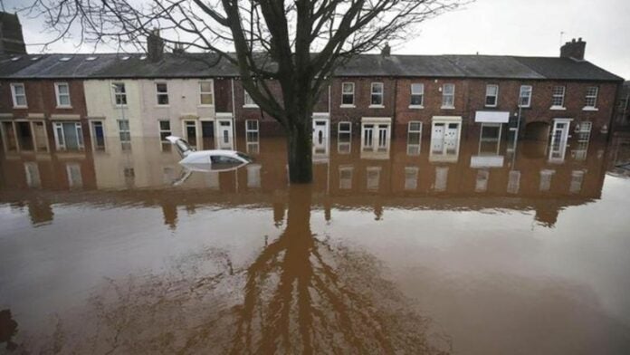 Evacuan hogares inundaciones Inglaterra