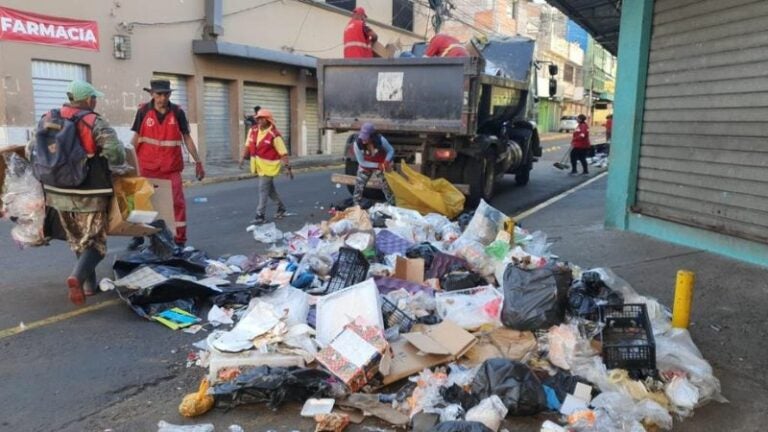 Cuadrillas recogen toneladas de basura