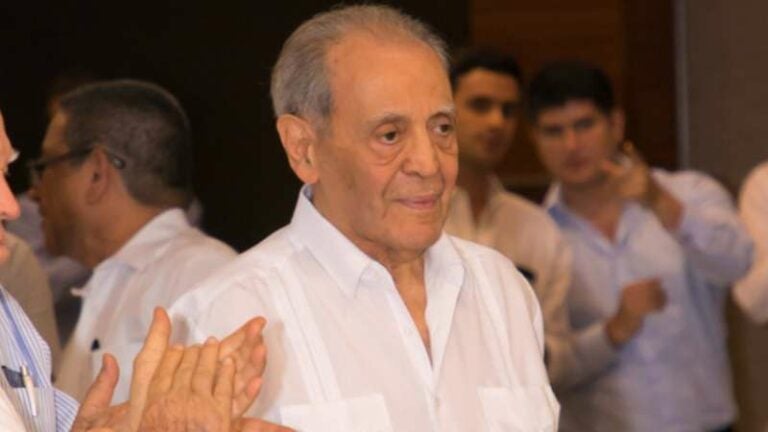 Fallece Napoleón Larach