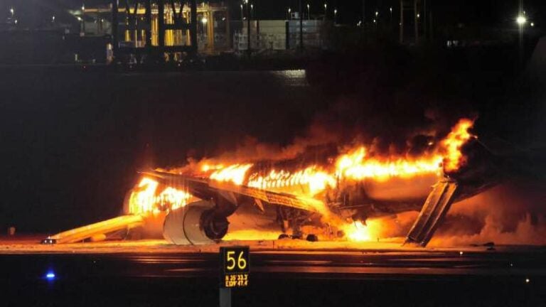 Choque de aviones en Japón