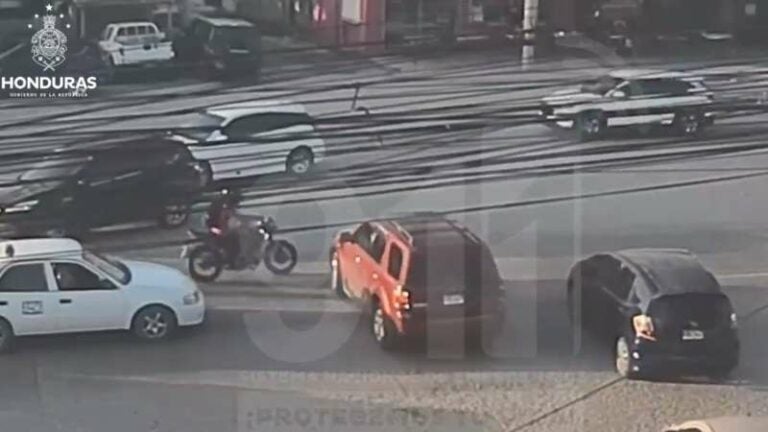 Choque de camioneta y motociclista en la 33 calle