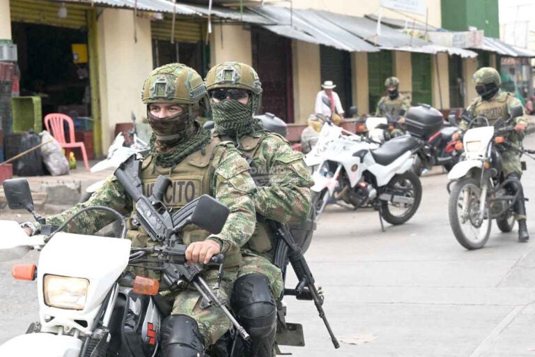 Militarizan municipio en Colombia