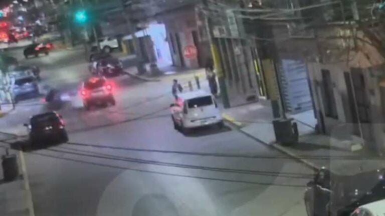 Choque entre camioneta y motociclista