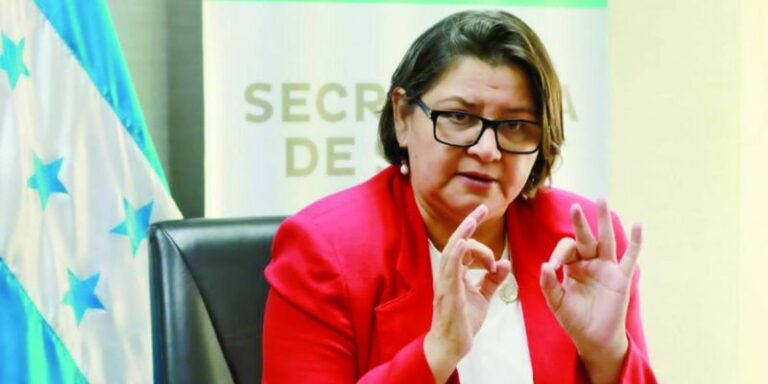 La ministra paredes, mencionó que hay planes para contratar más médicos generales hondureños.