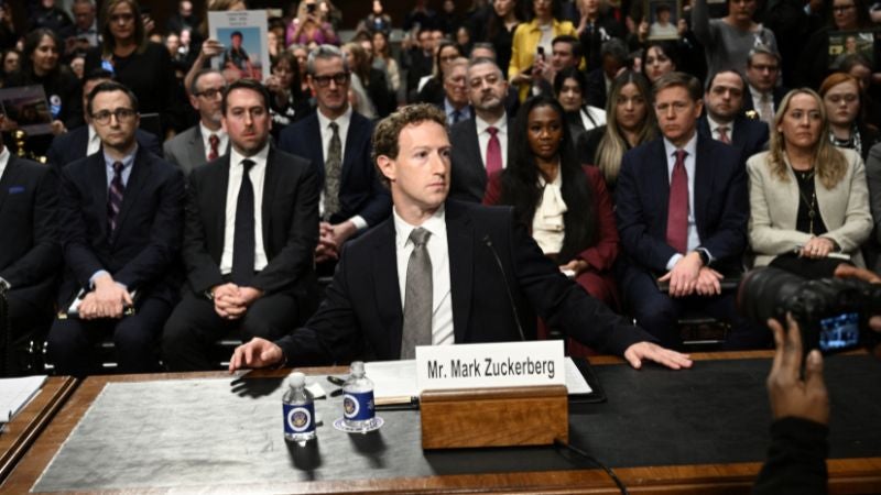 Congreso de EEUU logra disculpa de Zuckerberg sobre protección de niños